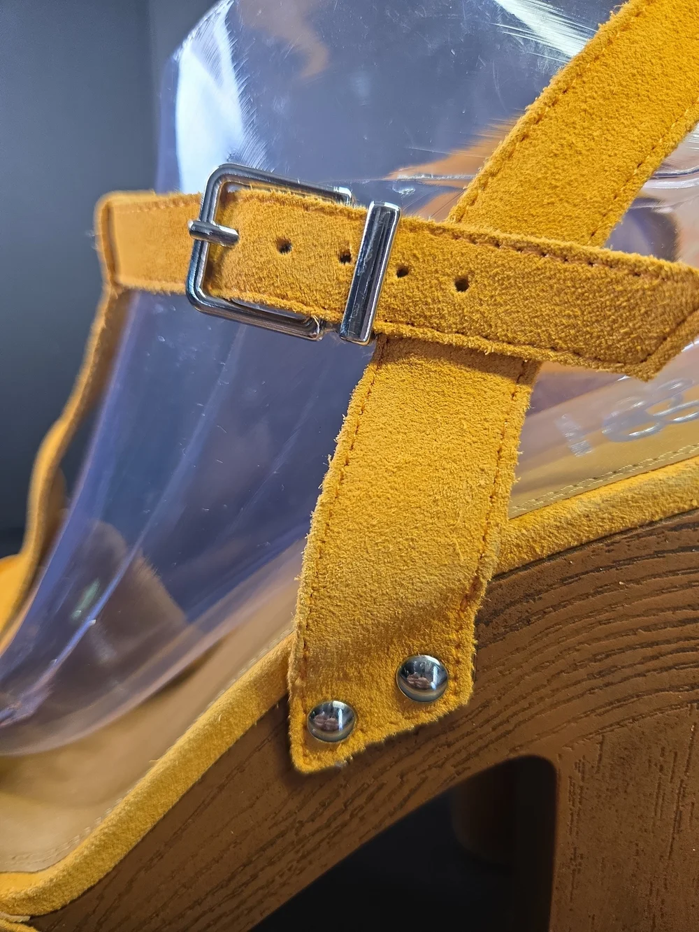 Gianni Bini Mustard Yellow Platform Sandal Leather Upper